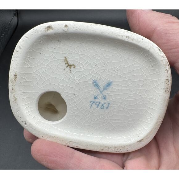 Vintage Erich Stauffer Figurine Girl Knitting Bluebird 7961 Crossed Arrows - Picture 2 of 9